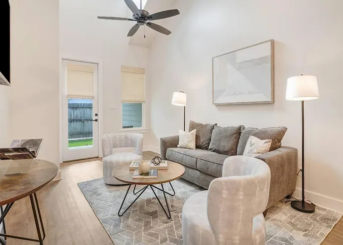 Brand New Upscale Townhome In Heart Of Holiday home *