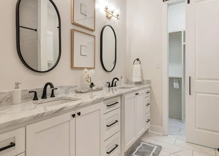 Brand New Upscale Townhome In Heart Of Holiday home