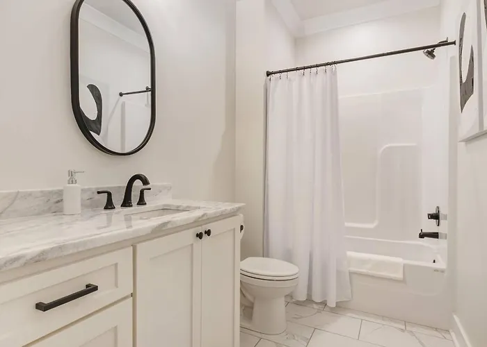 Holiday home Brand New Upscale Townhome In Heart Of