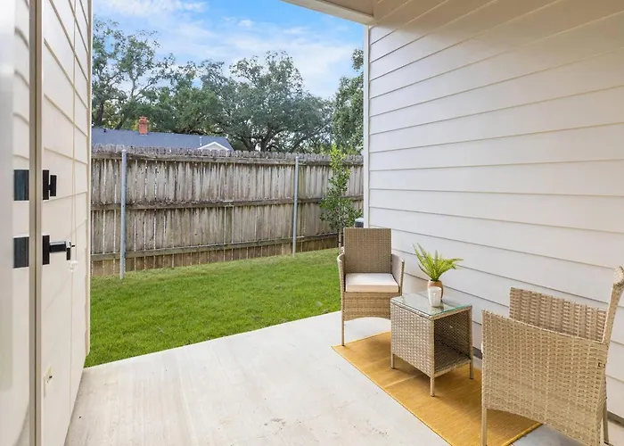 Holiday home Brand New Upscale Townhome In Heart Of