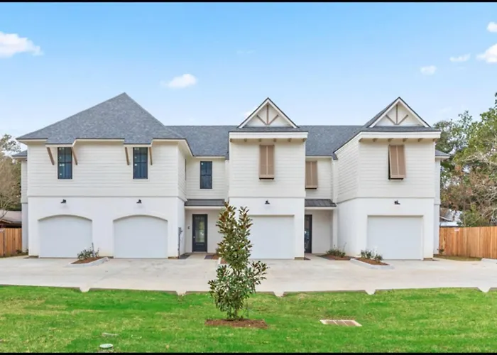 Brand New Upscale Townhome In Heart Of